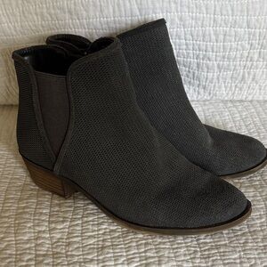 Elegant Gray Ankle Boots